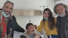 Geniş Aile Oyuncu Kadrosu Buluştu: Hastaneden Fotoğraf Paylaştılar... - Ucon