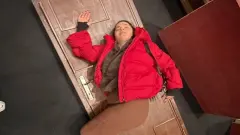 Aslı Bekiroğlu Sahnede Korkutan Kaza Geçirdi: Kafasından Yaralandı - Ucon